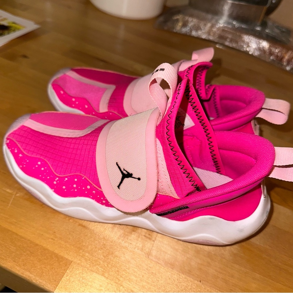 Girls Nike Air Jordan 23/7. Girls size 1.
Worn twice.